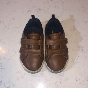 Toddler boy, size 6, brown sneakers